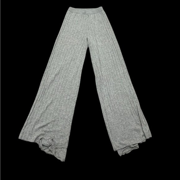 ✨Lightweight grey ribbed flare pants with a relaxed fit and elastic waistband✨ - Picture 1 of 4